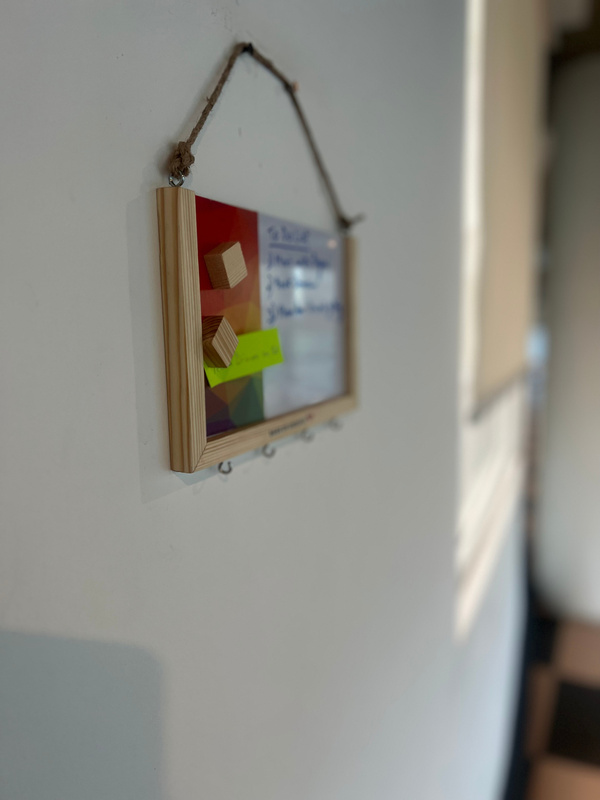 WKI-09 Wooden Memo Pad Holder