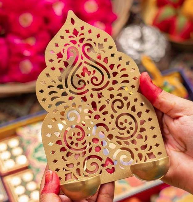 Mayurbrasslamp with cover